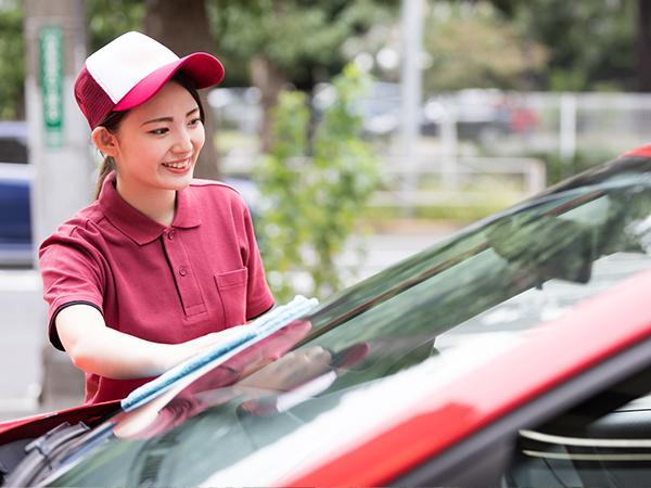 【接客無しのバックヤード業務/洗車・清掃スタッフ/服装自由】ディーラー店舗構内での洗車業務