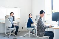 【社食あり／服装自由】時給1950円！海外ECサイトの運営スタッフ