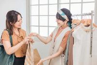 【ファッションショップ店員さん募集！！＜販売未経験からのスタートを応援！高時給1400円/専用駐車場あり/20代～50代の方活躍中♬/交通費全額支給あり＞】