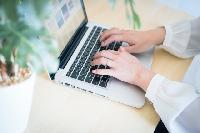 【電話対応ほぼなし！メール専門のカスタマーサポート＜外国語対応あり/長期＞】